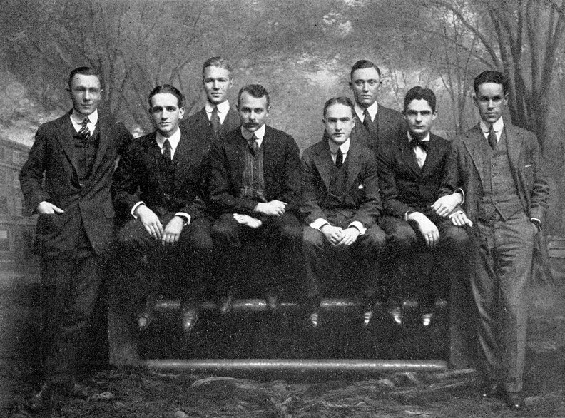 Photo: Whiffenpoofs of 1916